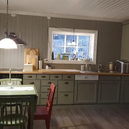Hus Ved Sjoen 4 Soverom 10 Gjester 度假居