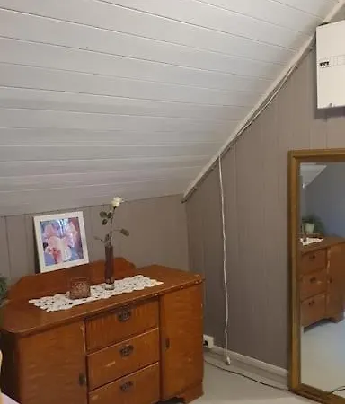 Hus Ved Sjoen 4 Soverom 10 Gjester 度假居 *