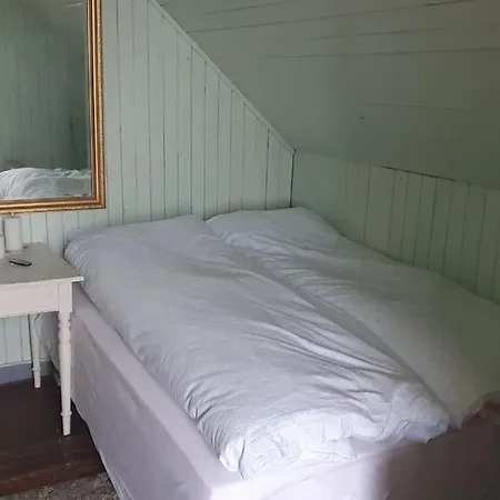 Hus Ved Sjoen 4 Soverom 10 Gjester 度假居 *