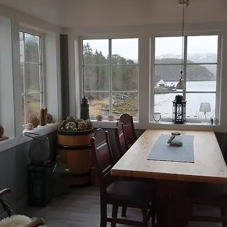 Hus Ved Sjoen 4 Soverom 10 Gjester Holiday home *