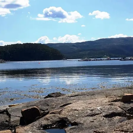 Vakantiehuis Hus Ved Sjoen 4 Soverom 10 Gjester Salsbruket