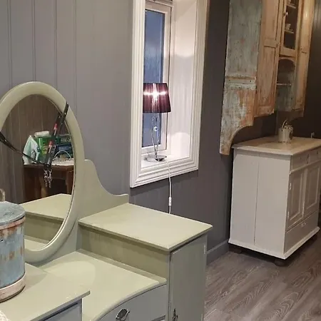 Hus Ved Sjoen 4 Soverom 10 Gjester Vakantiehuis